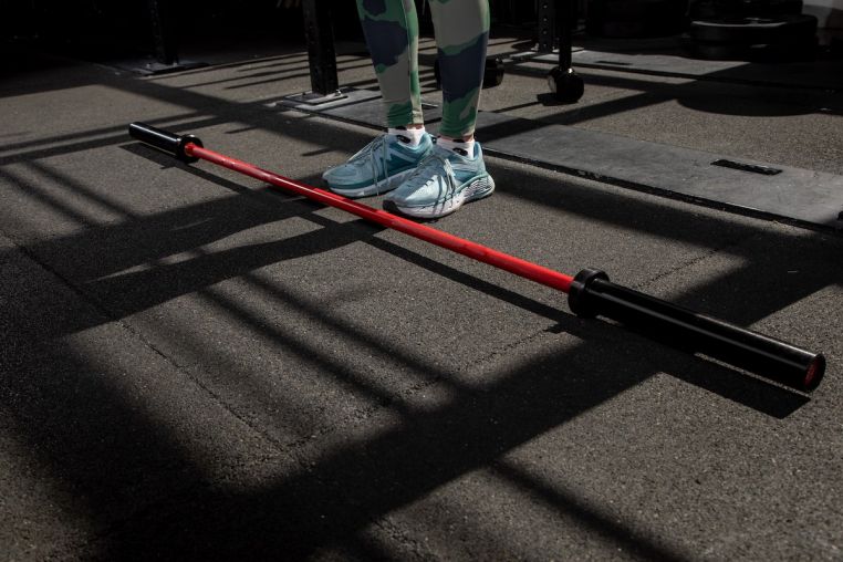 Гриф 15кг женский олимпийский тренировочный 25мм RED Skill фото 1