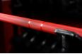 Гриф YouSteel Training Bar XF-20, 20 кг, длина 2200 мм, D28 мм, красный + хром фото 3